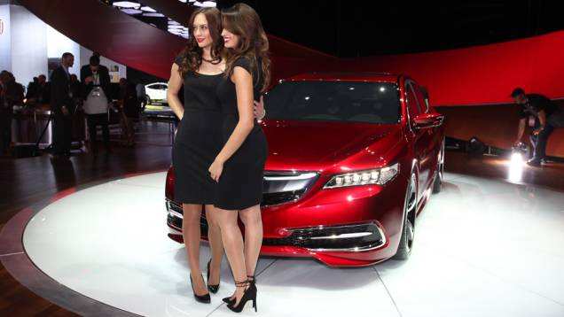 As garotas do Salão de Detroit 2014! | <a href="https://preprod.quatrorodas.abril.com.br/noticias/saloes/detroit-2014" rel="migration">Tudo sobre o Salão!</a> As garotas do Salão de Detroit 2014! | <a href="https://preprod.quatrorodas.abril.com.br/noticias/saloes/detroit-2014" rel="migration">Tudo sobre o Salão!</a>
