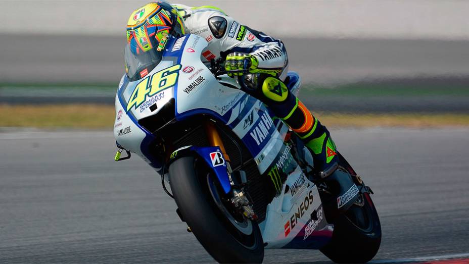 Valentino Rossi surpreendeu e foi o segundo mais rápido | <a href="https://preprod.quatrorodas.abril.com.br/moto/noticias/motogp-marquez-lidera-primeiro-dia-testes-sepang-772341.shtml" rel="migration">Leia mais</a>