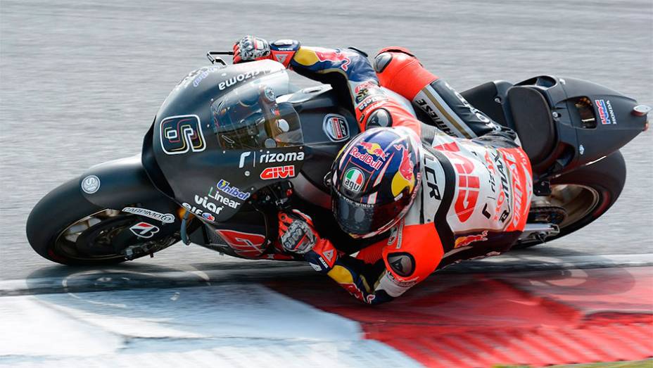 O alemão Stefan Bradl foi o sexto melhor nesta terça-feira | <a href="https://preprod.quatrorodas.abril.com.br/moto/noticias/motogp-marquez-lidera-primeiro-dia-testes-sepang-772341.shtml" rel="migration">Leia mais</a>