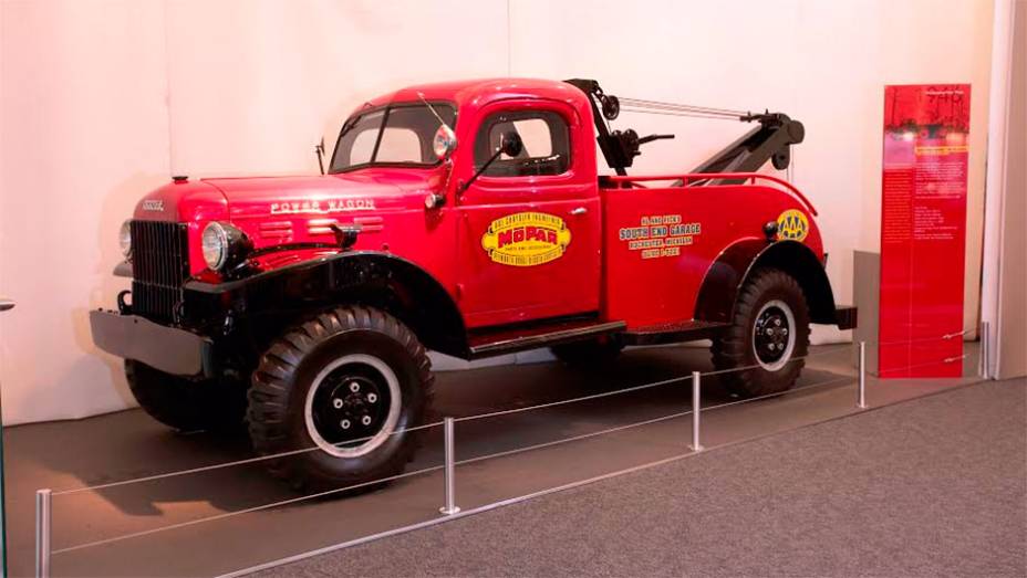 Power Wagon (1946) - Baseado num utilitário militar da Segunda Guerra, quase um caminhão leve, introduziu a tração integral no segmento das picapes para uso civil