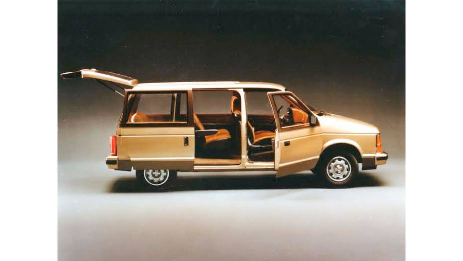 Caravan (1984) - O carro responsável pela febre das minivans nos anos 80 foi, ao lado dos compactos da plataforma K, (mais uma) tábua da salvação financeira da Chrysler