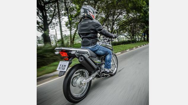 Seu escapamento, em ângulo acentuado, foi inspirado nos modelos de alta cilindrada da Yamaha | <a href="https://preprod.quatrorodas.abril.com.br/moto/noticias/yamaha-lanca-crosser-150-r-9-050-00-773044.shtml" rel="migration">Leia mais</a> Seu escapamento, em ângulo acentuado, foi inspirado nos modelos de alta cilindrada da Yamaha | <a href="https://preprod.quatrorodas.abril.com.br/moto/noticias/yamaha-lanca-crosser-150-r-9-050-00-773044.shtml" rel="migration">Leia mais</a>