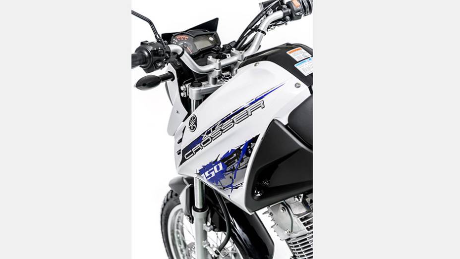 Com um design bastante arrojado e agressivo para seu porte, a Crosser 150 está disponível nas cores laranja, cinza grafite e branca | <a href="https://preprod.quatrorodas.abril.com.br/moto/noticias/yamaha-lanca-crosser-150-r-9-050-00-773044.shtml" rel="migration">Leia mais</a>