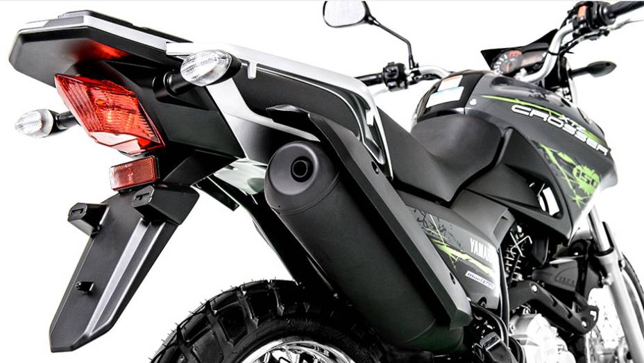 Detalhe da rabeta e do escapamento | <a href="https://preprod.quatrorodas.abril.com.br/moto/noticias/yamaha-lanca-crosser-150-r-9-050-00-773044.shtml" rel="migration">Leia mais</a>