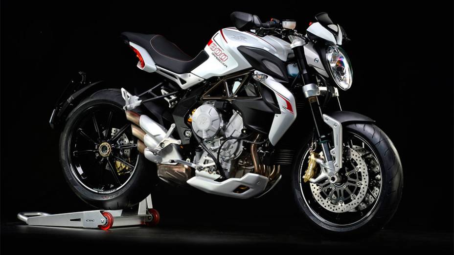 MV Agusta lança Brutale 800 Dragster | <a href="https://preprod.quatrorodas.abril.com.br/moto/noticias/mv-agusta-lanca-brutale-800-dragster-773077.shtml" rel="migration">Leia mais</a>