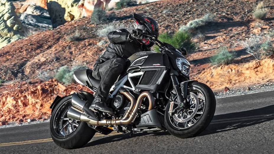 Ducati apresenta Diavel reestilizada | <a href="https://preprod.quatrorodas.abril.com.br/moto/noticias/ducati-apresenta-diavel-reestilizada-775578.shtml" rel="migration">Leia mais</a>