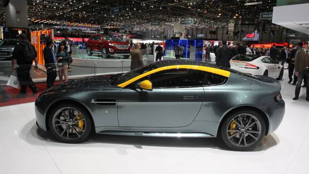 Aston Martin V8 Vantage N430 | <a href="https://preprod.quatrorodas.abril.com.br/noticias/saloes/genebra-2014/aston-martin-levara-edicoes-especiais-vantage-db9-genebra-774029.shtml" rel="migration">Leia mais</a> | <a href="https://preprod.quatrorodas.abril.com.br/galerias/saloes/genebra/20" rel="migration"></a> Aston Martin V8 Vantage N430 | <a href="https://preprod.quatrorodas.abril.com.br/noticias/saloes/genebra-2014/aston-martin-levara-edicoes-especiais-vantage-db9-genebra-774029.shtml" rel="migration">Leia mais</a> | <a href="https://preprod.quatrorodas.abril.com.br/galerias/saloes/genebra/20" rel="migration"></a>