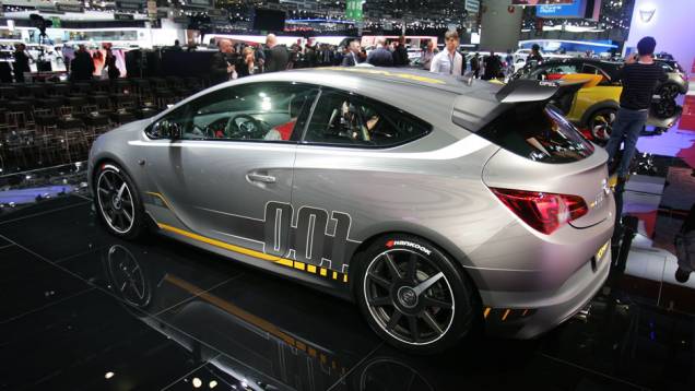 Opel Astra OPC Extreme | <a href="https://preprod.quatrorodas.abril.com.br/noticias/saloes/genebra-2014/opel-mostra-astra-opc-extreme-detalhes-774644.shtml" rel="migration">Leia mais</a>| <a href="https://preprod.quatrorodas.abril.com.br/galerias/saloes/genebra/2014/direto-genebra-parte-1-" rel="migration"></a> Opel Astra OPC Extreme | <a href="https://preprod.quatrorodas.abril.com.br/noticias/saloes/genebra-2014/opel-mostra-astra-opc-extreme-detalhes-774644.shtml" rel="migration">Leia mais</a>| <a href="https://preprod.quatrorodas.abril.com.br/galerias/saloes/genebra/2014/direto-genebra-parte-1-" rel="migration"></a>