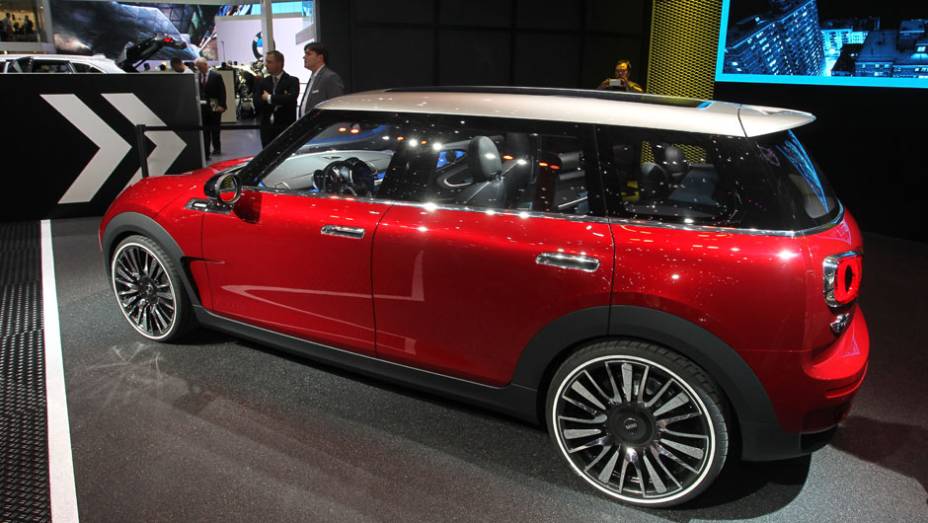 MINI Clubman Concept | <a href="https://preprod.quatrorodas.abril.com.br/noticias/saloes/genebra-2014/mini-revela-clubman-concept-774612.shtml" rel="migration">Leia mais</a>| <a href="https://preprod.quatrorodas.abril.com.br/galerias/saloes/genebra/2014/direto-genebra-parte-1-775644.shtml" rel="migration"></a>