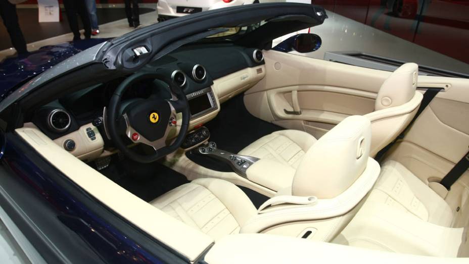 Ferrari California T | <a href="https://preprod.quatrorodas.abril.com.br/noticias/saloes/genebra-2014/ferrari-apresenta-california-t-773120.shtml" rel="migration">Leia mais</a>| <a href="https://preprod.quatrorodas.abril.com.br/galerias/saloes/genebra/2014/direto-genebra-parte-1-775644.sht" rel="migration"></a>