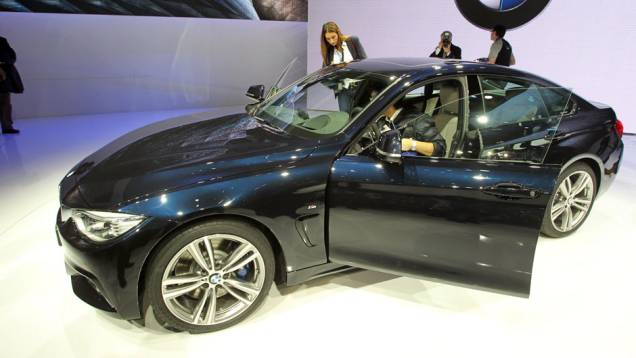 BMW Série 4 Gran Coupè | <a href="https://preprod.quatrorodas.abril.com.br/noticias/saloes/genebra-2014/imagens-oficiais-bmw-serie-4-gran-coupe-sao-reveladas-772176.shtml" rel="migration">Leia mais</a>| <a href="https://preprod.quatrorodas.abril.com.br/galerias/saloes/genebra/2014/direto-g" rel="migration"></a> BMW Série 4 Gran Coupè | <a href="https://preprod.quatrorodas.abril.com.br/noticias/saloes/genebra-2014/imagens-oficiais-bmw-serie-4-gran-coupe-sao-reveladas-772176.shtml" rel="migration">Leia mais</a>| <a href="https://preprod.quatrorodas.abril.com.br/galerias/saloes/genebra/2014/direto-g" rel="migration"></a>
