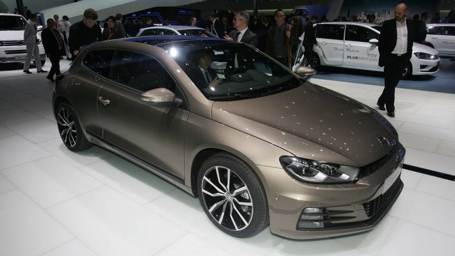 Volkswagen Scirocco | <a href="https://preprod.quatrorodas.abril.com.br/noticias/saloes/genebra-2014/volkswagen-mostra-facelift-scirocco-773695.shtml" rel="migration">Leia mais</a>| <a href="https://preprod.quatrorodas.abril.com.br/galerias/saloes/genebra/2014/direto-genebra-parte-1-775644" rel="migration"></a>