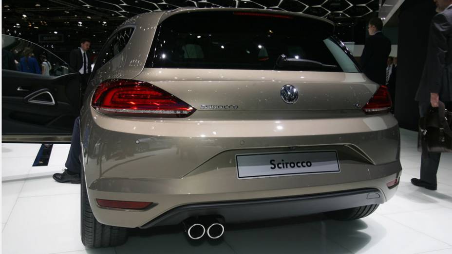 Volkswagen Scirocco | <a href="https://preprod.quatrorodas.abril.com.br/noticias/saloes/genebra-2014/volkswagen-mostra-facelift-scirocco-773695.shtml" rel="migration">Leia mais</a>| <a href="https://preprod.quatrorodas.abril.com.br/galerias/saloes/genebra/2014/direto-genebra-parte-1-775644" rel="migration"></a>