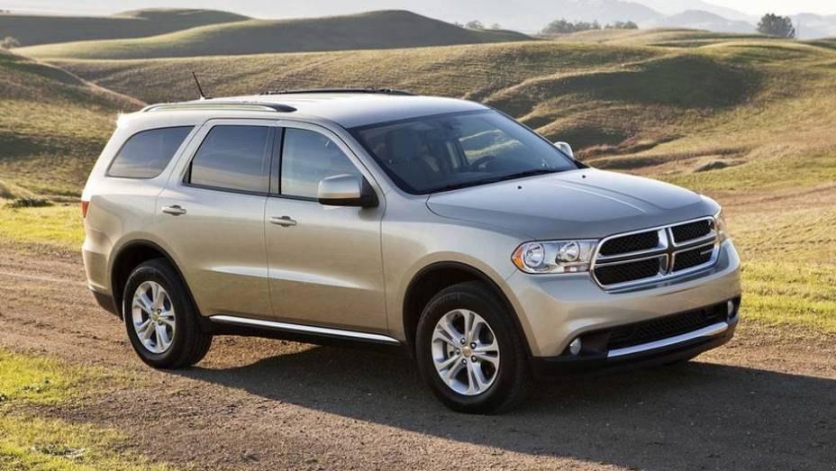 Com espa&ccedil;o de sobra para sete pessoas, o SUV &eacute; o segundo modelo da Dodge no Brasil | <a href="https://preprod.quatrorodas.abril.com.br/carros/lancamentos//dodge-durango-736268.shtml" rel="migration">Leia mais</a>