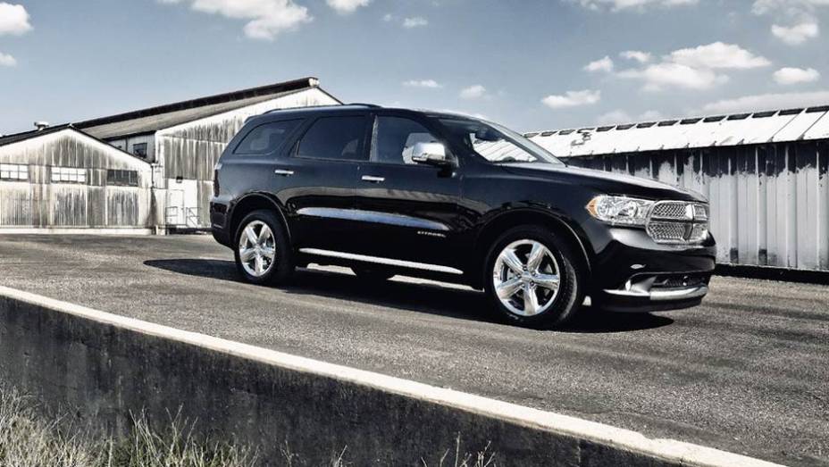 O motor 3.6 V6 Pentastar entrega 286 cv, acoplado a um c&acirc;mbio autom&aacute;tico de cinco marchas | <a href="https://preprod.quatrorodas.abril.com.br/carros/lancamentos//dodge-durango-736268.shtml" rel="migration">Leia mais</a>