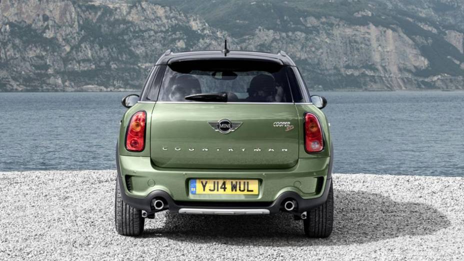 Opções de motor continuam as mesmas, mas o Countryman S ganha um bloco 1.6 turbo atualizado de 190 cv e 24,4 mkgf de torque | <a href="https://preprod.quatrorodas.abril.com.br/noticias/saloes/new-york-2014/mini-countryman-2015-revelado-nova-york-779973.shtml" rel="migration">Leia</a>