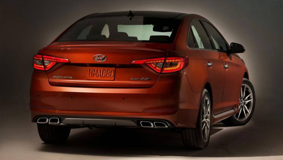 Modelo começará a ser vendido em junho nos EUA| <a href="https://preprod.quatrorodas.abril.com.br/noticias/saloes/new-york-2014/hyundai-revela-sonata-2015-nova-york-779988.shtml" rel="migration">Leia mais</a>