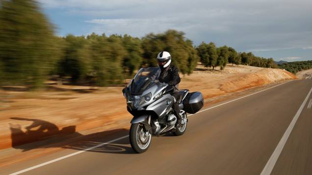 Modelo vem equipado de série com ABS, controle de tração e ASC (controle de estabilidade) | <a href="https://preprod.quatrorodas.abril.com.br/moto/noticias/bmw-lanca-r-1200-rt-r-89-900-781251.shtml" rel="migration">Leia mais</a> Modelo vem equipado de série com ABS, controle de tração e ASC (controle de estabilidade) | <a href="https://preprod.quatrorodas.abril.com.br/moto/noticias/bmw-lanca-r-1200-rt-r-89-900-781251.shtml" rel="migration">Leia mais</a>