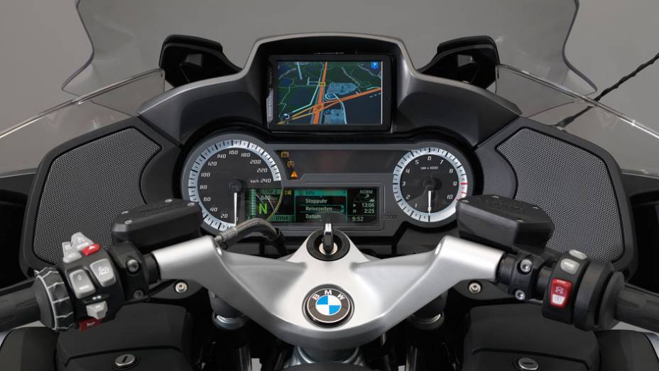 Detalhe do painel | <a href="https://preprod.quatrorodas.abril.com.br/moto/noticias/bmw-lanca-r-1200-rt-r-89-900-781251.shtml" rel="migration">Leia mais</a>