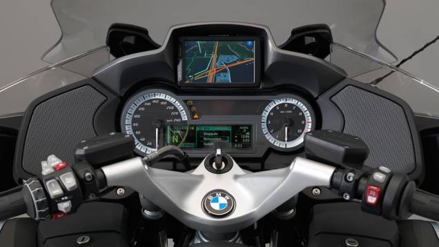 Detalhe do painel | <a href="https://preprod.quatrorodas.abril.com.br/moto/noticias/bmw-lanca-r-1200-rt-r-89-900-781251.shtml" rel="migration">Leia mais</a> Detalhe do painel | <a href="https://preprod.quatrorodas.abril.com.br/moto/noticias/bmw-lanca-r-1200-rt-r-89-900-781251.shtml" rel="migration">Leia mais</a>