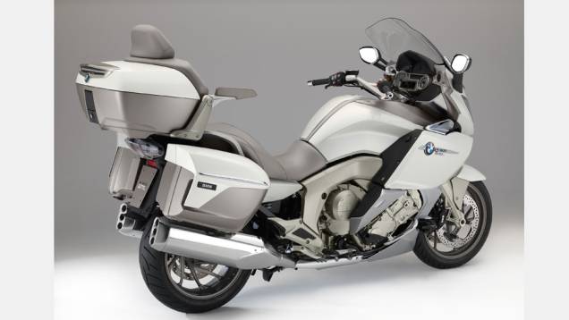 Modelo chega ao Brasil custando R$ 124.500,00 | <a href="https://preprod.quatrorodas.abril.com.br/moto/noticias/bmw-apresenta-nova-k-1600-gtl-exclusive-781765.shtml" rel="migration">Leia mais</a> Modelo chega ao Brasil custando R$ 124.500,00 | <a href="https://preprod.quatrorodas.abril.com.br/moto/noticias/bmw-apresenta-nova-k-1600-gtl-exclusive-781765.shtml" rel="migration">Leia mais</a>