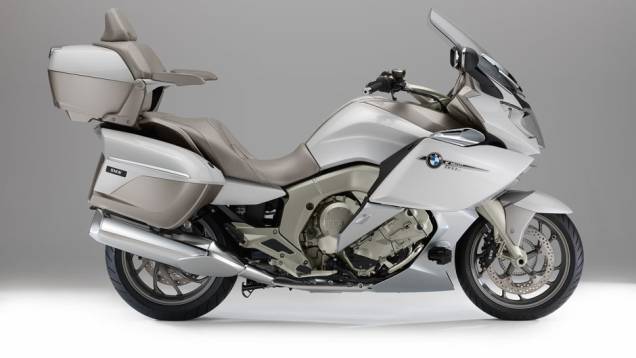 O modelo, equipado com um motor de 1.649 cc com seis cilindros em linha, é perfeito para aquele motociclista que gosta de encarar longas viagens | <a href="https://preprod.quatrorodas.abril.com.br/moto/noticias/bmw-apresenta-nova-k-1600-gtl-exclusive-781765.shtml" rel="migration"></a> O modelo, equipado com um motor de 1.649 cc com seis cilindros em linha, é perfeito para aquele motociclista que gosta de encarar longas viagens | <a href="https://preprod.quatrorodas.abril.com.br/moto/noticias/bmw-apresenta-nova-k-1600-gtl-exclusive-781765.shtml" rel="migration"></a>