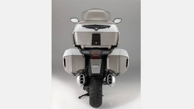 A K 1600 GTL Exclusive conta ainda com alta tecnologia, incluindo freios ABS | <a href="https://preprod.quatrorodas.abril.com.br/moto/noticias/bmw-apresenta-nova-k-1600-gtl-exclusive-781765.shtml" rel="migration">Leia mais</a> A K 1600 GTL Exclusive conta ainda com alta tecnologia, incluindo freios ABS | <a href="https://preprod.quatrorodas.abril.com.br/moto/noticias/bmw-apresenta-nova-k-1600-gtl-exclusive-781765.shtml" rel="migration">Leia mais</a>