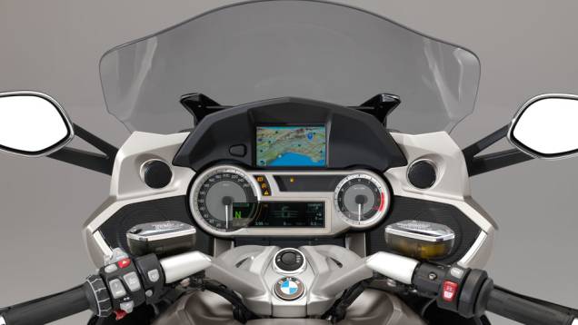 Detalhe do painel | <a href="https://preprod.quatrorodas.abril.com.br/moto/noticias/bmw-apresenta-nova-k-1600-gtl-exclusive-781765.shtml" rel="migration">Leia mais</a> Detalhe do painel | <a href="https://preprod.quatrorodas.abril.com.br/moto/noticias/bmw-apresenta-nova-k-1600-gtl-exclusive-781765.shtml" rel="migration">Leia mais</a>