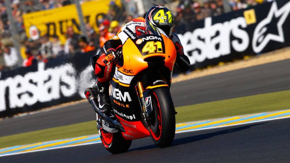 Aleix Espargaró ficou com o oitavo tempo | <a href="https://preprod.quatrorodas.abril.com.br/moto/noticias/motogp-marquez-pole-le-mans-783126.shtml" rel="migration">Leia mais</a>