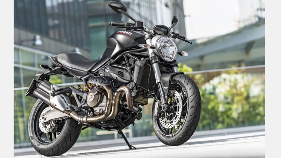 A Monster 821 2014 vem muito completa no quesito eletrônica | <a href="https://preprod.quatrorodas.abril.com.br/moto/noticias/ducati-revela-monster-821-2014-784507.shtml" rel="migration">Leia mais</a>