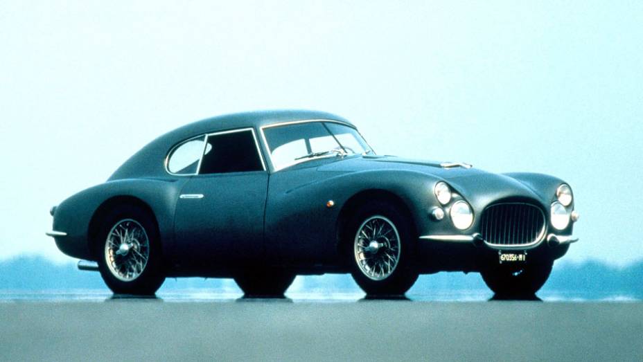 Foi uma breve experi&ecirc;ncia, mas a Fiat produziu por dois anos um esportivo com motor V8 de 105 cv e, n&atilde;o raro, carrocerias customizadas. Tornou-se um cl&aacute;ssico disputado por colecionadores