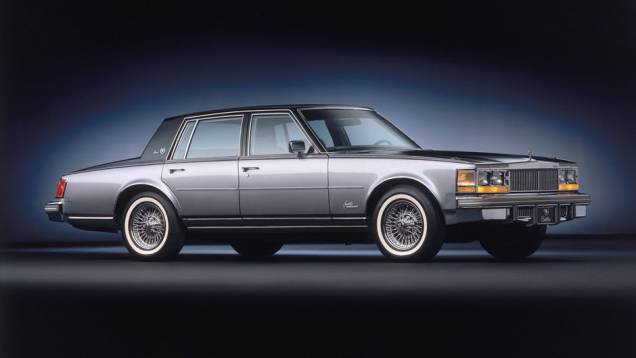 O V8 a diesel de 120 cv herdado da Oldsmobile passou a ser oferecido no Seville em 1978, o que se expandiu pela linha em 1979 (vide anúncio) e foi criticado pela corrosão e pouco vigor O V8 a diesel de 120 cv herdado da Oldsmobile passou a ser oferecido no Seville em 1978, o que se expandiu pela linha em 1979 (vide anúncio) e foi criticado pela corrosão e pouco vigor
