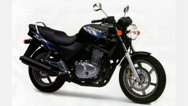 Mais uma clássica da Honda, a CB 500, ou CBzona, foi produzida de 1997 a 2005. Para a alegria dos fãs, em 2013 Honda anunciou a volta do modelo Mais uma clássica da Honda, a CB 500, ou CBzona, foi produzida de 1997 a 2005. Para a alegria dos fãs, em 2013 Honda anunciou a volta do modelo