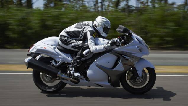 4- Suzuki Hayabusa GSX1300R - O Falcão-peregrino da Suzuki entrega 197,2 cavalos de potência a 9.500 rpm. A grande novidade do modelo é o freio ABS com pinças monobloco de montagem radial Brembo 4- Suzuki Hayabusa GSX1300R - O Falcão-peregrino da Suzuki entrega 197,2 cavalos de potência a 9.500 rpm. A grande novidade do modelo é o freio ABS com pinças monobloco de montagem radial Brembo