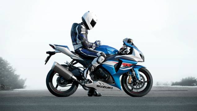 7- A Suzuki GSX-R 1000 entrega uma potência máxima de 185 cavalos. Seu diferencial é o sistema SCAS (Suzuki Clutch Assisted System) que ameniza o retorno de torque reverso, propiciando reduções de marcha e acionamento do manete de embreagem mais suave 7- A Suzuki GSX-R 1000 entrega uma potência máxima de 185 cavalos. Seu diferencial é o sistema SCAS (Suzuki Clutch Assisted System) que ameniza o retorno de torque reverso, propiciando reduções de marcha e acionamento do manete de embreagem mais suave