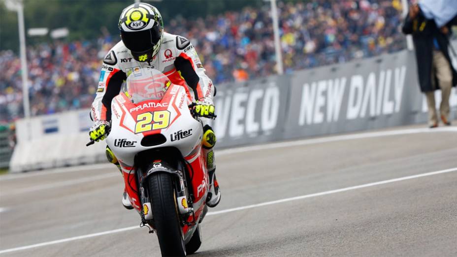 Andrea Iannone levou a Ducati para a ponta da segunda fila, com o quarto lugar | <a href="https://preprod.quatrorodas.abril.com.br/moto/noticias/motogp-aleix-espargaro-garante-pole-holanda-787487.shtml" rel="migration">Leia mais</a>