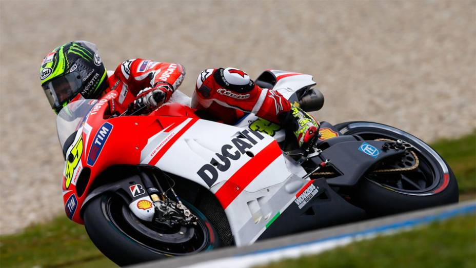 O inglês Cal Crutchlow levou a Ducati de fábrica à quinta posição | <a href="https://preprod.quatrorodas.abril.com.br/moto/noticias/motogp-aleix-espargaro-garante-pole-holanda-787487.shtml" rel="migration">Leia mais</a>