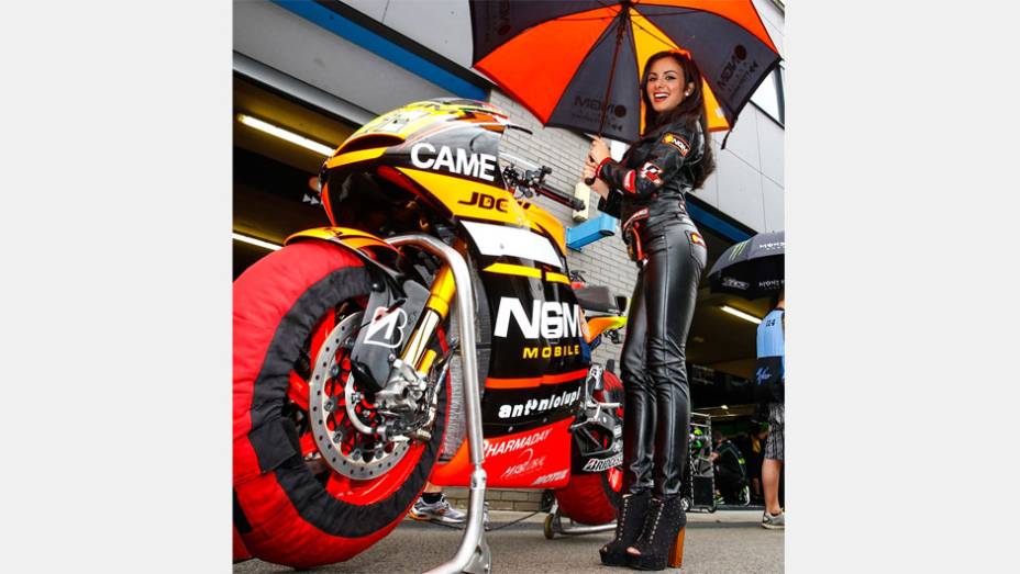 Veja as belas Garotas da MotoGP, etapa da Holanda | <a href="https://preprod.quatrorodas.abril.com.br/moto/galerias/competicoes/motogp-2014-assen-787516.shtml" rel="migration">Leia mais</a>