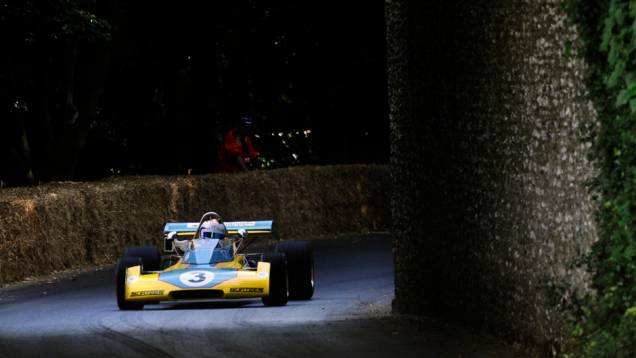 Aqui, um Surtees-Hart TS15, com Sam Bird ao volante | <a href="https://preprod.quatrorodas.abril.com.br/galerias/especiais/festival-goodwood-2014-parte-1-787499.shtml" rel="migration">Parte 1</a> Aqui, um Surtees-Hart TS15, com Sam Bird ao volante | <a href="https://preprod.quatrorodas.abril.com.br/galerias/especiais/festival-goodwood-2014-parte-1-787499.shtml" rel="migration">Parte 1</a>