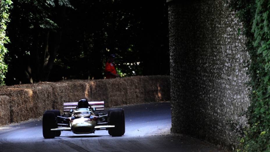 Outro das antigas: o Lotus 48B, dirigido durante o evento por Greg Thornton | <a href="https://preprod.quatrorodas.abril.com.br/galerias/especiais/festival-goodwood-2014-parte-1-787499.shtml" rel="migration">Parte 1</a>