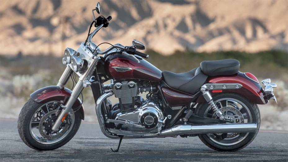 Modelo importado chega por R$ 53.900,00 | <a href="https://preprod.quatrorodas.abril.com.br/moto/noticias/triumph-lanca-thunderbird-commander-brasil-791427.shtml" rel="migration">Leia mais</a>