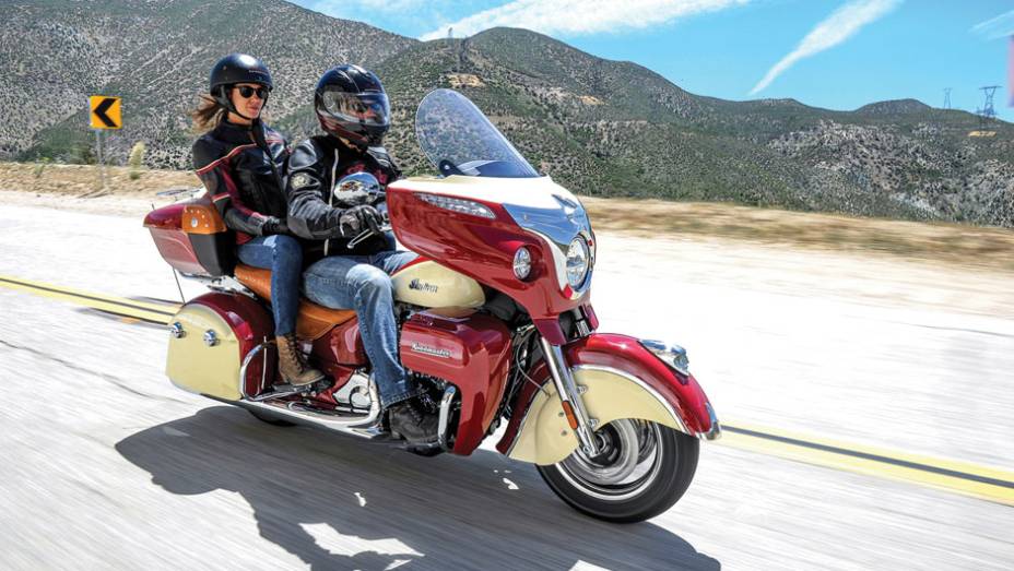 Estradeira disputará o mercado americano com a H-D Electra Glide | <a href="https://preprod.quatrorodas.abril.com.br/moto/noticias/indian-apresenta-roadmaster-2015-eua-793017.shtml" rel="migration">Leia mais</a>