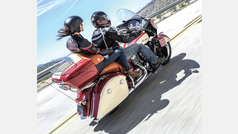 O modelo pesa 421 quilos (em ordem de marcha), com ABS de s&eacute;rie | <a href="https://preprod.quatrorodas.abril.com.br/moto/noticias/indian-apresenta-roadmaster-2015-eua-793017.shtml" rel="migration">Leia mais</a>