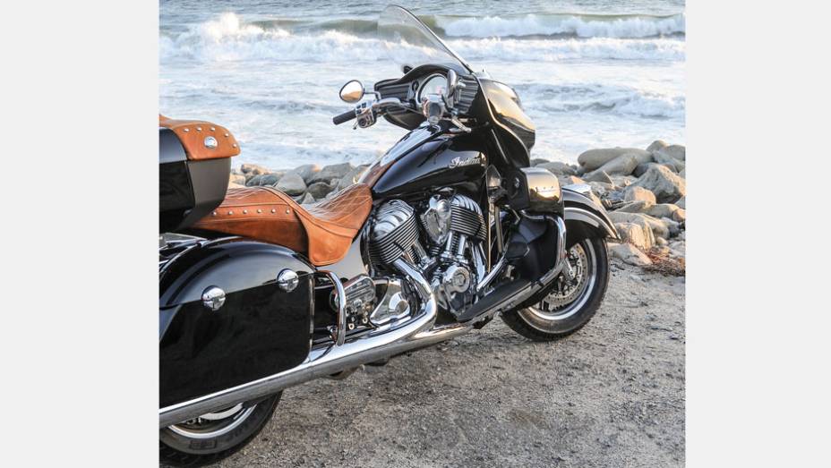 Motor V-Twin de 1.811 cc entrega 14,16 mkgf de torque a 2.600 rpm e 73 cavalos de pot&ecirc;ncia | <a href="https://preprod.quatrorodas.abril.com.br/moto/noticias/indian-apresenta-roadmaster-2015-eua-793017.shtml" rel="migration">Leia mais</a>