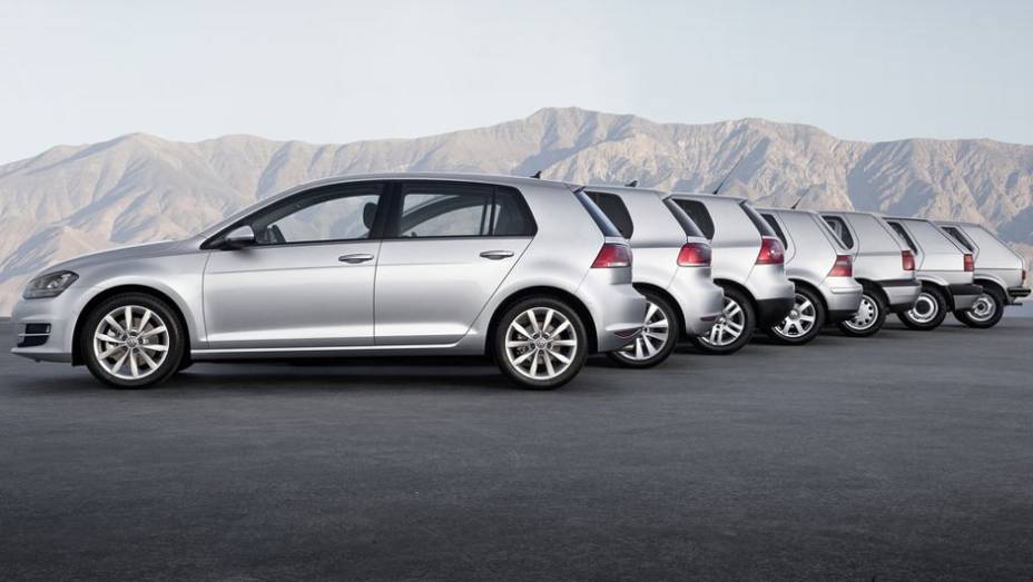 Depois de muita expectativa, finalmente a VW confirmou o novo Golf no Brasil; enquanto ele n&atilde;o chega &agrave;s ruas, relembre as sete gera&ccedil;&otilde;es do modelo mais vendido da marca no mundo | <a href="https://preprod.quatrorodas.abril.com.br/carros/lancamentos/volkswagen-golf-" rel="migration"></a>