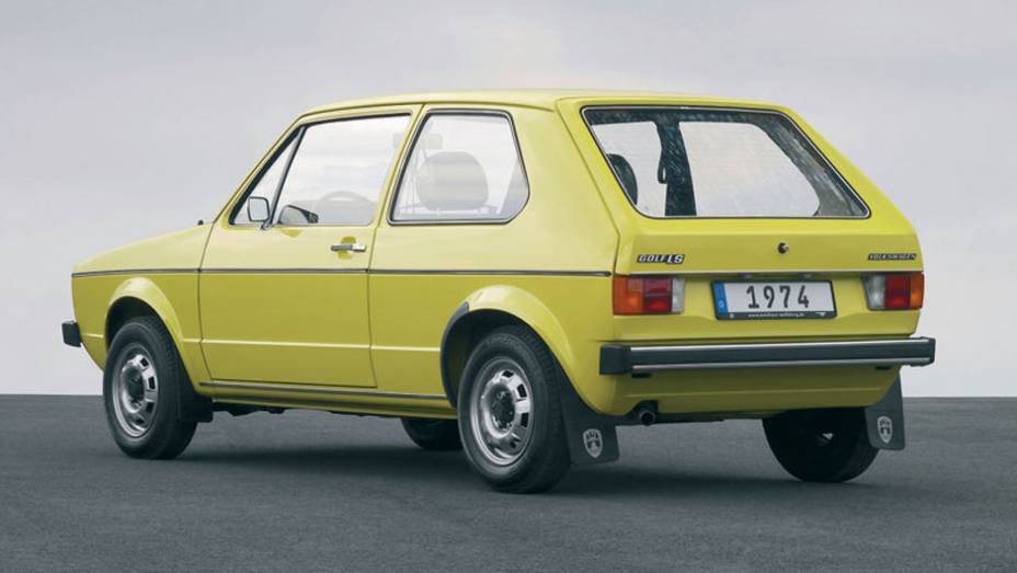 O design assinado por Giugiaro se destacava pelas largas colunas "C", que se tornariam marca registrada do Golf nas d&eacute;cadas seguintes | <a href="https://preprod.quatrorodas.abril.com.br/carros/lancamentos/volkswagen-golf-vii-749855.shtml" rel="migration">Mais sobre o novo Golf no</a>