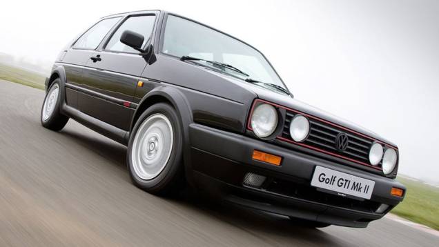 Com faróis duplos, o GTI decepcionou pelo desempenho inferior a seu antecessor, problema sanado com a chegada do GTI 16V, em 1985: com 139 cv, chegava aos 210 km/h | <a href="https://preprod.quatrorodas.abril.com.br/carros/lancamentos/volkswagen-golf-vii-749855.sh" rel="migration"></a> Com faróis duplos, o GTI decepcionou pelo desempenho inferior a seu antecessor, problema sanado com a chegada do GTI 16V, em 1985: com 139 cv, chegava aos 210 km/h | <a href="https://preprod.quatrorodas.abril.com.br/carros/lancamentos/volkswagen-golf-vii-749855.sh" rel="migration"></a>