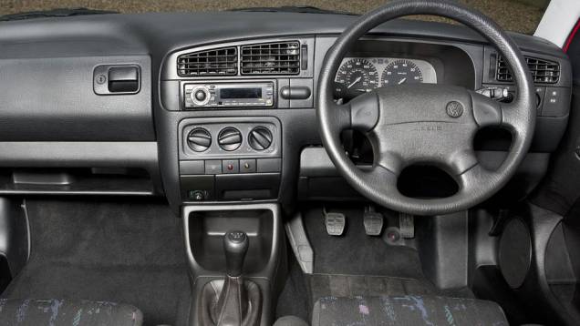 Infelizmente, ao contrário de seus antecessores, a esportividade não era transmitida no visual, nem externo e tampouco interno | <a href="https://preprod.quatrorodas.abril.com.br/carros/lancamentos/volkswagen-golf-vii-749855.shtml" rel="migration">Mais sobre o novo Golf no Brasil</a> Infelizmente, ao contrário de seus antecessores, a esportividade não era transmitida no visual, nem externo e tampouco interno | <a href="https://preprod.quatrorodas.abril.com.br/carros/lancamentos/volkswagen-golf-vii-749855.shtml" rel="migration">Mais sobre o novo Golf no Brasil</a>