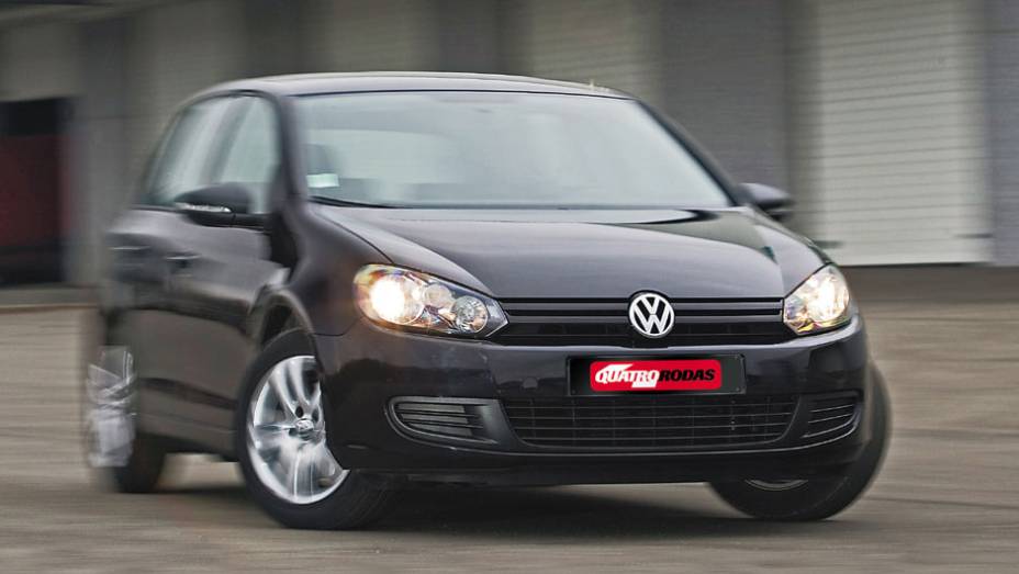A sexta gera&ccedil;&atilde;o estreou em 2008 com design mais aerodin&acirc;mico | <a href="https://preprod.quatrorodas.abril.com.br/carros/lancamentos/volkswagen-golf-vii-749855.shtml" rel="migration">Mais sobre o novo Golf no Brasil</a> |