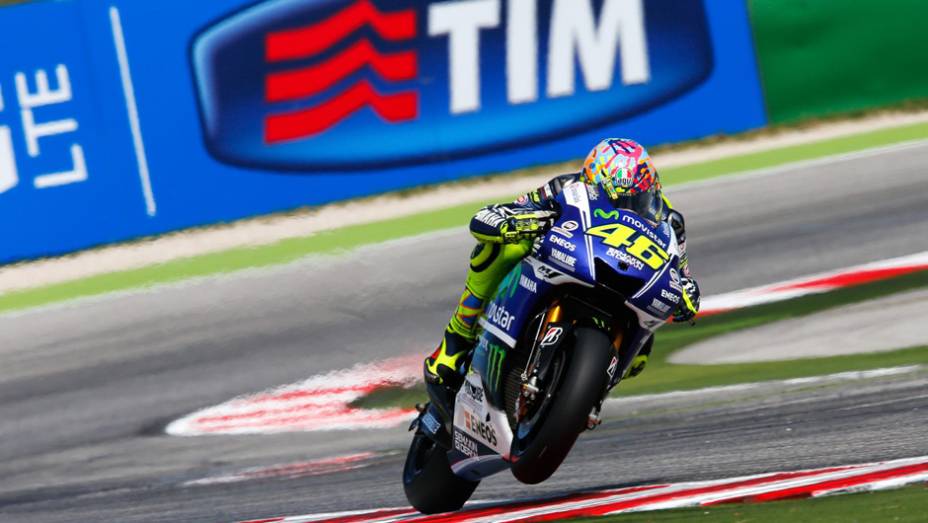 Italiano também chegou aos 5 mil pontos marcados | <a href="https://preprod.quatrorodas.abril.com.br/moto/noticias/valentino-rossi-vence-casa-torcida-faz-festa-pista-799871.shtml" rel="migration">Leia mais</a>